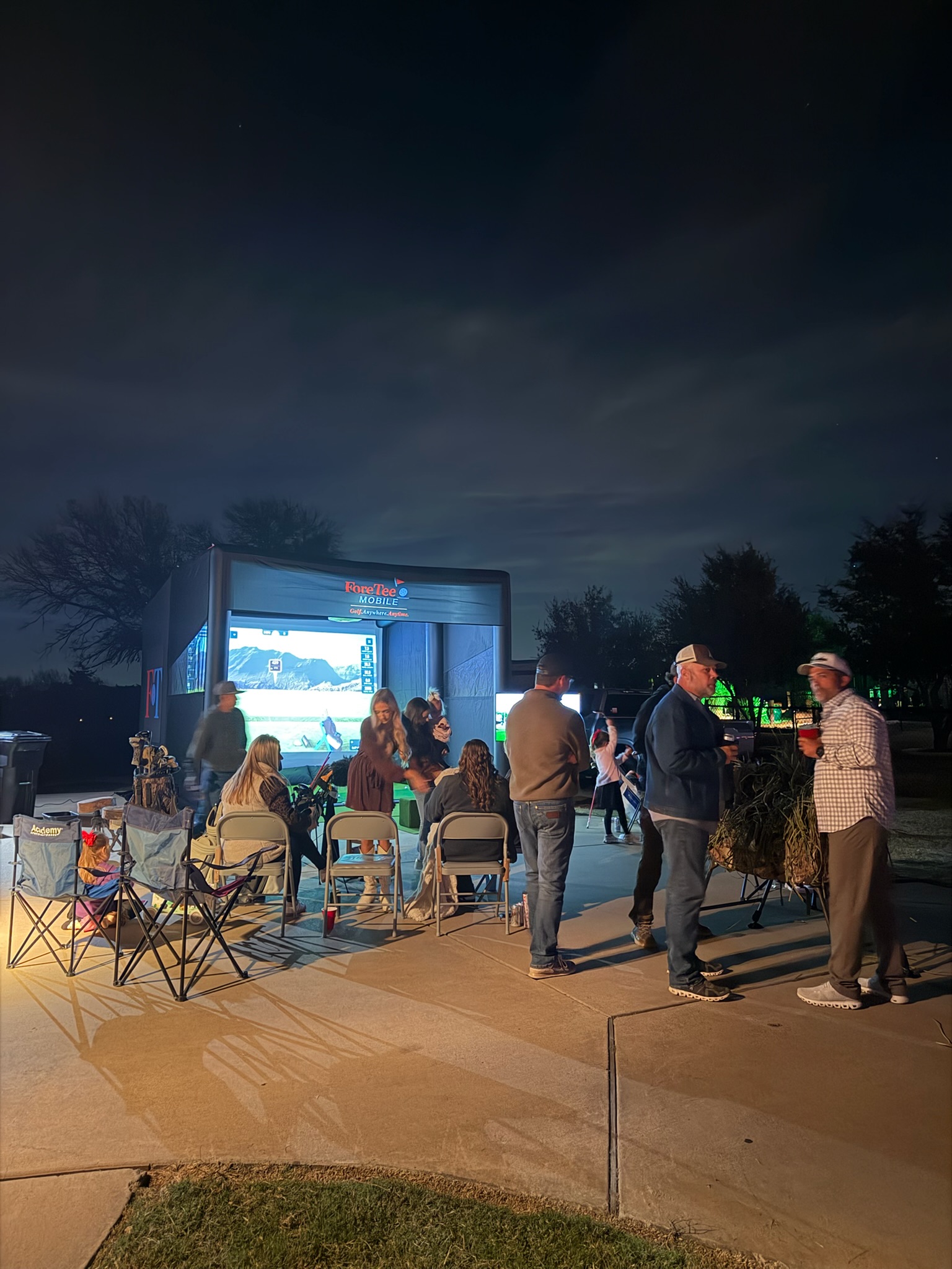 Spectator view with display and hitting mat